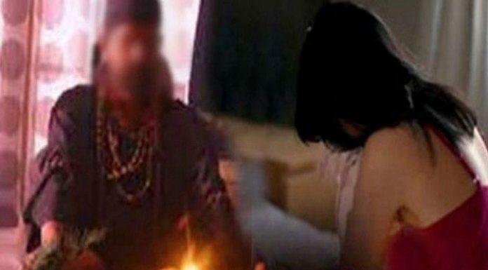 ਧਾਰਮਿਕ ਡੇਰੇ ਦਾ ਬਾਬਾ ਕੁੜੀ ਨਾਲ ਕਰਦਾ ਸੀ ਛੇੜਛਾੜ, ਪਤਨੀ ਨੇ ਵੀਡੀਓ ਬਣਾ ਕੀਤੀ ਵਾਇਰਲ, ਵੇਖੋ ਵੀਡੀਓ