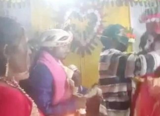 Video : ਜੈਮਾਲਾ ਪਹਿਨਾਉਣ ਜਾ ਰਿਹਾ ਸੀ ਲਾੜਾ, ਪ੍ਰੇਮੀ ਨੇ ਵਿੱਚ ਆ ਕੇ ਭਰ ਦਿੱਤੀ ਲਾੜੀ ਦੀ ਮਾਂਗ ਤੇ ਫਿਰ…