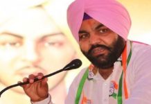 ਸੰਸਦ ਮੈਂਬਰ ਔਜਲਾ ਦੇ ਆਫਿਸ ‘ਚ ਗੰਨ ਪੁਆਇੰਟ ‘ਤੇ ਲੁੱਟ, ਗੁੰਮਟਾਲਾ ‘ਚ ਪਿਓ-ਪੁੱਤ 50 ਹਜ਼ਾਰ ਰੁਪਏ ਤੇ ਆਈਪੈਡ ਲੈ ਕੇ ਫਰਾਰ