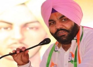 ਸੰਸਦ ਮੈਂਬਰ ਔਜਲਾ ਦੇ ਆਫਿਸ ‘ਚ ਗੰਨ ਪੁਆਇੰਟ ‘ਤੇ ਲੁੱਟ, ਗੁੰਮਟਾਲਾ ‘ਚ ਪਿਓ-ਪੁੱਤ 50 ਹਜ਼ਾਰ ਰੁਪਏ ਤੇ ਆਈਪੈਡ ਲੈ ਕੇ ਫਰਾਰ