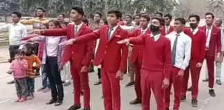 ਕਈ ਸਕੂਲਾਂ ‘ਚ ਵਿਦਿਆਰਥੀਆਂ ਨੂੰ ਚੁਕਾਈ ਗਈ ‘ਹਿੰਦੂ ਰਾਸ਼ਟਰ’ ਬਣਾਉਣ ਦੀ ਸਹੁੰ, ਪੜ੍ਹੋ ਬੱਚਿਆਂ ਨੂੰ ਹੋਰ ਕੀ-ਕੀ ਕਰਨ ਲਈ ਕਿਹਾ