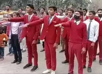 ਕਈ ਸਕੂਲਾਂ ‘ਚ ਵਿਦਿਆਰਥੀਆਂ ਨੂੰ ਚੁਕਾਈ ਗਈ ‘ਹਿੰਦੂ ਰਾਸ਼ਟਰ’ ਬਣਾਉਣ ਦੀ ਸਹੁੰ, ਪੜ੍ਹੋ ਬੱਚਿਆਂ ਨੂੰ ਹੋਰ ਕੀ-ਕੀ ਕਰਨ ਲਈ ਕਿਹਾ