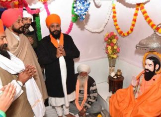 ਮੁੱਖ ਮੰਤਰੀ ਚੰਨੀ ਖੁਰਾਲਗੜ੍ਹ ਸਾਹਿਬ ਵਿਖੇ ਸ੍ਰੀ ਗੁਰੂ ਰਵਿਦਾਸ ਜੀ ਦੇ ਤਪ ਅਸਥਾਨ ਵਿਖੇ ਹੋਏ ਨਤਮਸਤਕ