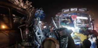 ਜਲੰਧਰ-ਅੰਮ੍ਰਿਤਸਰ ਹਾਈਵੇ ‘ਤੇ ਭਿਆਨਕ ਹਾਦਸਾ, ਟਰੱਕ ਨੇ ਬੱਸ ਨੂੰ ਮਾਰੀ ਟੱਕਰ, ਬੱਸ ਡਰਾਈਵਰ ਦੀ ਮੌਤ, 15 ਤੋਂ ਵੱਧ ਸਵਾਰੀਆਂ ਜ਼ਖਮੀ