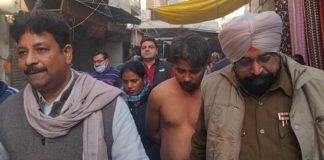 ਜਲੰਧਰ ਦੇ ਪੀਰ ਬੋਦਲਾ ਬਾਜ਼ਾਰ ‘ਚ ਔਰਤ ਸਮੇਤ 2 ਚੋਰ ਫੜੇ, 2 ਮਹੀਨਿਆਂ ਤੋਂ ਲਗਾਤਾਰ ਕਰ ਰਹੇ ਸਨ ਚੋਰੀਆਂ