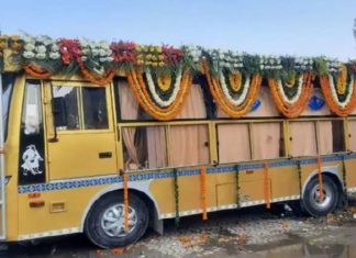 ਸਿੰਘੂ ਬਾਰਡਰ : ਦਿੱਲੀ ਤੋਂ ਮਹਾਰਾਜਿਆਂ ਵਾਂਗ ਘਰ ਵਾਪਸੀ ਕਰ ਰਹੇ ਕਿਸਾਨ, ਜਿਵੇਂ ਜੰਗ ਜਿੱਤ ਕੇ ਆਉਂਦੇ ਸਨ ਪੰਜਾਬ ਦੇ ਰਾਜੇ, ਵੇਖੋ ਤਸਵੀਰਾਂ