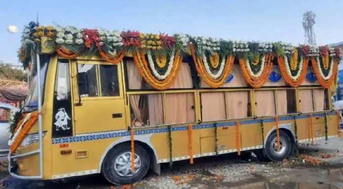 ਸਿੰਘੂ ਬਾਰਡਰ : ਦਿੱਲੀ ਤੋਂ ਮਹਾਰਾਜਿਆਂ ਵਾਂਗ ਘਰ ਵਾਪਸੀ ਕਰ ਰਹੇ ਕਿਸਾਨ, ਜਿਵੇਂ ਜੰਗ ਜਿੱਤ ਕੇ ਆਉਂਦੇ ਸਨ ਪੰਜਾਬ ਦੇ ਰਾਜੇ, ਵੇਖੋ ਤਸਵੀਰਾਂ