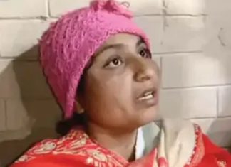 ਪਿਆਰ ‘ਚ ਮਿਲਿਆ ਧੋਖਾ : ਕਿਤੇ ਨਹੀਂ ਮਿਲਿਆ ਇਨਸਾਫ਼, ਪ੍ਰੇਮੀ ਦੇ ਘਰ ਦੇ ਬਾਹਰ ਬੈਠੀ ਲੜਕੀ, ਆਰੋਪੀ ਘਰ ਨੂੰ ਤਾਲਾ ਲਾ ਕੇ ਗਾਇਬ