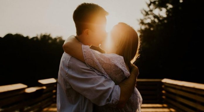 ਗਰਲਫ੍ਰੈਂਡ ਨੇ ਪਹਿਲਾਂ ਲਾਇਆ ਗਲ਼ੇ ਫਿਰ ਕੀਤਾ Kiss, ਬਾਅਦ ‘ਚ ਬੁਆਏਫ੍ਰੈਂਡ ‘ਤੇ ਚਲਾ ਦਿੱਤੀ ਗੋਲੀ, ਇਸ ਤਰ੍ਹਾਂ ਫਿਲਮੀ ਅੰਦਾਜ਼ ‘ਚ ਵਾਰਦਾਤ ਨੂੰ ਦਿੱਤਾ ਅੰਜਾਮ