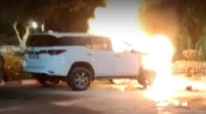 ਚੰਡੀਗੜ੍ਹ ‘ਚ ਗੁੰਡਾਗਰਦੀ : ਭਾਜਪਾ ਵਿਧਾਇਕ ਦੀ ਫਾਰਚੂਨਰ ਦਾ ਪਹਿਲਾਂ ਤੋੜਿਆ ਸ਼ੀਸ਼ਾ, ਫਿਰ ਸ਼ਰਾਰਤੀ ਅਨਸਰਾਂ ਨੇ ਲਗਾ ਦਿੱਤੀ ਅੱਗ