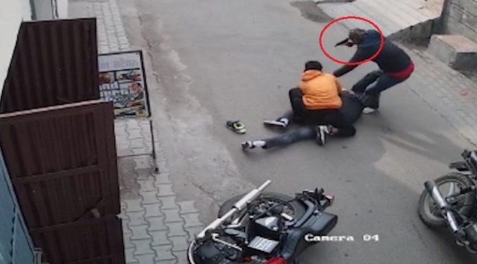 ਮੋਗਾ : ਡਿਪਟੀ ਮੇਅਰ ਦੇ ਭਰਾ ‘ਤੇ ਦਿਨ-ਦਿਹਾੜੇ ਚਲਾਈਆਂ ਗੋਲੀਆਂ, ਵੇਖੋ Video