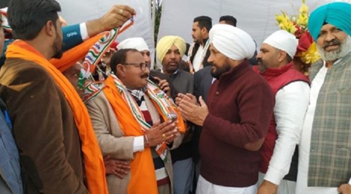 ਅਕਾਲੀ ਦਲ ਨੂੰ ਝਟਕਾ, ਸੇਠ ਸਤਪਾਲ ਮੱਲ ਕਾਂਗਰਸ ‘ਚ ਸ਼ਾਮਿਲ, CM ਚੰਨੀ ਨੇ ਕਰਵਾਈ ਘਰ ਵਾਪਸੀ