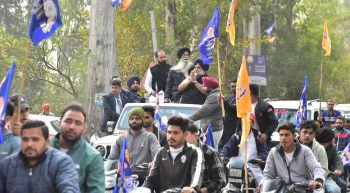 ਸੁਖਬੀਰ ਬਾਦਲ ਦੀ ਕਾਂਗਰਸ ਨੂੰ ਚੁਣੌਤੀ, ਕਿਹਾ- ਦਮ ਹੈ ਤਾਂ ਆਪਣਾ ਸੀਐੱਮ ਉਮੀਦਵਾਰ ਐਲਾਨੇ