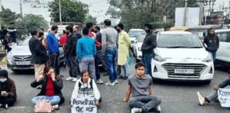 ਪੰਜਾਬ ਪੁਲਿਸ ਦੀ ਭਰਤੀ ‘ਚ ਘਪਲੇ ਦਾ ਆਰੋਪ, ਸੈਂਕੜੇ ਵਿਦਿਆਰਥੀਆਂ ਨੇ ਕੀਤਾ ਰੋਡ ਜਾਮ, BSF ਚੌਕ ‘ਚ ਲਾਇਆ ਧਰਨਾ