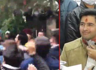 ਟਿਕਟਾਂ ਲਈ ਆਮ ਆਦਮੀ ਪਾਰਟੀ ਦੇ ਵਰਕਰ ਹੋਏ ਹੱਥੋਪਾਈ, ਰਾਘਵ ਚੱਢਾ ‘ਤੇ ਲਾਏ ਟਿਕਟ ਵੇਚਣ ਦੇ ਇਲਜਾਮ