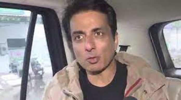 ਸੋਨੂ ਸੂਦ ਦੀਆਂ ਮੁਸ਼ਕਿਲਾਂ ਵਧੀਆਂ, ਪਰਚਾ ਦਰਜ ਹੋਣ ਤੋਂ ਬਾਅਦ ਦੱਖਣੀ ਅਫ਼ਰੀਕਾ ਲਈ ਹੋਏ ਰਵਾਨਾ