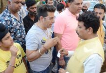 ਹੋਟਲ ‘ਚ ਵੇਚੀਆਂ ਜਾ ਰਹੀਆਂ ਸਨ ਪ੍ਰਾਈਵੇਟ ਸਕੂਲ ਦੀਆਂ ਮਹਿੰਗੀਆਂ ਕਿਤਾਬਾਂ, ਆਪ ਵਿਧਾਇਕ ਨੇ ਮਾਰੀ ਰੇਡ, ਪਈਆਂ ਭਾਜੜਾਂ