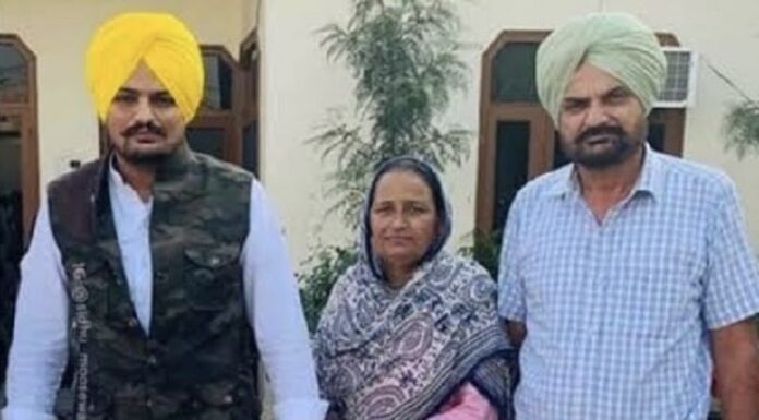 ਸਿੱਧੂ ਮੂਸੇਵਾਲਾ ਦੇ ਪਿਤਾ ਨੇ ਸਰਕਾਰ ਨੂੰ ਲਿਖੀ ਚਿੱਠੀ, ਕਿਹਾ -ਮੇਰਾ ਪੁੱਤਰ ਗੈਂਗਸਟਰ ਨਹੀਂ, ਮਾਫੀ ਮੰਗਣ ਡੀਜੀਪੀ