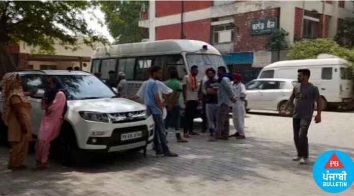 ਨਾੜ ਦੇ ਧੁੰਏ ਕਾਰਨ ਮੋਟਰਸਾਇਕਲ ਦੀ ਟਰੱਕ ਨਾਲ ਟੱਕਰ, ਪਹਿਲੀ ਸਾਲਗਿਰਹ ਮਨਾ ਕੇ ਘਰ ਪਰਤ ਰਹੇ ਪਤੀ-ਪਤਨੀ ਦੀ ਦਰਦਨਾਕ ਮੌਤ