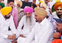 CM ਮਾਨ ਪਹੁੰਚੇ ਸਿੱਧੂ ਮੂਸੇਵਾਲਾ ਦੇ ਘਰ, ਇਨਸਾਫ਼ ਲਈ ਫੁੱਟ-ਫੁੱਟ ਰੋਏ ਸਿੱਧੂ ਦੇ ਮਾਤਾ-ਪਿਤਾ