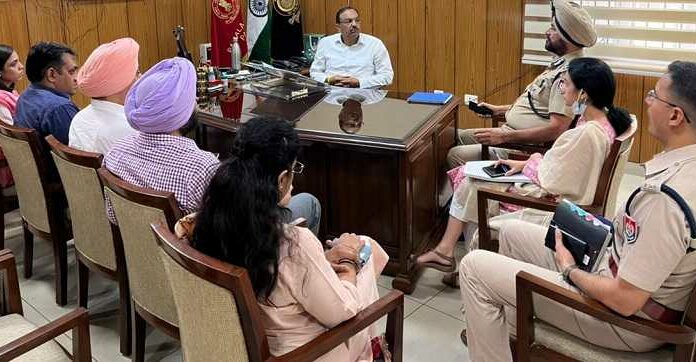 ਡਿਵੀਜ਼ਨਲ ਕਮਿਸ਼ਨਰ ਵੱਲੋਂ ਅਮਨ-ਕਾਨੂੰਨ ਵਿਵਸਥਾ ਦਾ ਜਾਇਜ਼ਾ ਲੈਣ ਲਈ ਆਈ.ਜੀ., ਡੀ.ਸੀ. ਤੇ ਐਸ.ਐਸ.ਪੀ ਨਾਲ ਮੀਟਿੰਗ