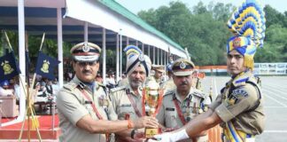 ਸਖ਼ਤ ਸਿਖਲਾਈ ਤੋਂ ਬਾਅਦ 327 ਬਹਾਦਰ ਜਵਾਨ ਸੀਆਰਪੀਐੱਫ ‘ਚ ਸ਼ਾਮਲ, ਕਾਂਸਟੇਬਲ ਸੰਜੇ ਨੇ ਓਵਰਆਲ ਬੈਸਟ ਟਰਾਫੀ ਜਿੱਤੀ