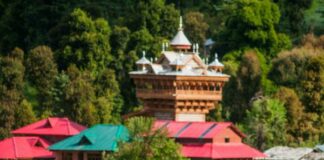 ਹਿਮਾਚਲ ਦੇ ਇਸ ਮੰਦਿਰ ‘ਚ ਪ੍ਰੇਮੀ ਜੋੜਿਆਂ ਨੂੰ ਮਿਲਦਾ ਹੈ ਆਸਰਾ, ਪੁਲਸ ਵੀ ਨਹੀਂ ਕਰ ਸਕਦੀ ਦਖਲਅੰਦਾਜ਼ੀ