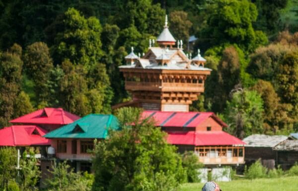 ਹਿਮਾਚਲ ਦੇ ਇਸ ਮੰਦਿਰ ‘ਚ ਪ੍ਰੇਮੀ ਜੋੜਿਆਂ ਨੂੰ ਮਿਲਦਾ ਹੈ ਆਸਰਾ, ਪੁਲਸ ਵੀ ਨਹੀਂ ਕਰ ਸਕਦੀ ਦਖਲਅੰਦਾਜ਼ੀ