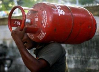 ਮਹਿੰਗਾਈ ਡਾਇਣ : ਘਰੇਲੂ ਗੈਸ ਕੁਨੈਕਸ਼ਨ ਲੈਣਾ ਵੀ ਹੋਇਆ ਮਹਿੰਗਾ, ਰੈਗੂਲੇਟਰ ਦੇ ਵੀ ਦੇਣੇ ਪੈਣਗੇ ਵਾਧੂ ਪੈਸੇ