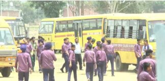 ਸਰਕਾਰ ਦੇ ਨਿਯਮ ਛਿੱਕੇ ’ਤੇ : 43 ਡਿਗਰੀ ਤਾਪਮਾਨ ’ਚ ਵੀ ਬੱਚਿਆਂ ਦੀਆਂ ਲਗਾਈਆਂ ਜਾ ਰਹੀਆਂ ਨੇ ਕਲਾਸਾਂ