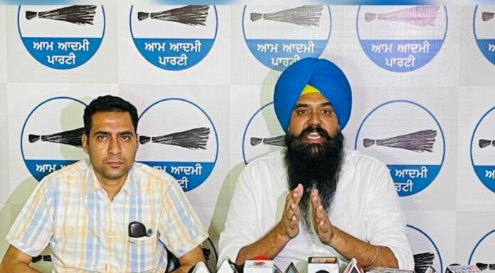 ਬੇਅਦਬੀ ਮਾਮਲਾ : ਬਾਦਲਾਂ ਨੂੰ ਨਹੀਂ ਦਿੱਤੀ ਕਲੀਨ ਚਿੱਟ, ਸਾਜ਼ਿਸ਼ਕਰਤਾਵਾਂ ਦੇ ਨਾਮ ਹੀ ਕੀਤੇ ਜਨਤਕ – ਆਪ