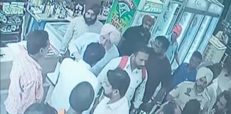 ਲੁਧਿਆਣਾ : ਚਿਕਨ ਦੀਆਂ ਦੁਕਾਨਾਂ ਦੀ ਜਾਂਚ ਦੇ ਨਾਂ ’ਤੇ ਚਿਕਨ ਚੁੱਕ ਕੇ ਲੈ ਗਏ ਨਗਰ ਨਿਗਮ ਦੇ ਅਫਸਰ ; ਸੀਸੀਟੀਵੀ ਵੀਡੀਓ ਆਈ ਸਾਹਮਣੇ