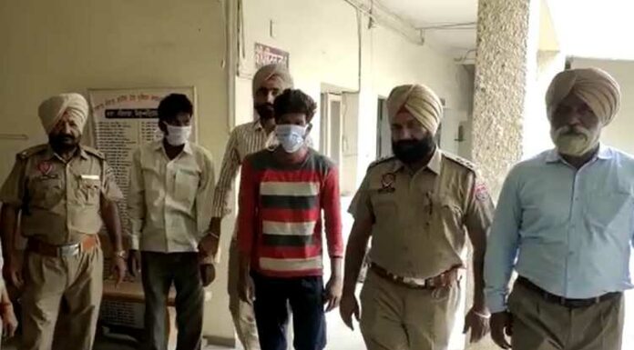 ਅੰਮ੍ਰਿਤਸਰ : ਸੁਨਿਆਰੇ ਦੀ ਦੁਕਾਨ ‘ਤੇ ਕੰਮ ਕਰਦੇ ਕਾਰੀਗਰ ਨੇ 31 ਤੋਲੇ ਸੋਨਾ ਚੋਰੀ ਕੀਤਾ, ਪਿਓ ਸਣੇ ਮਹਾਰਾਸ਼ਟਰ ਦੇ ਪਿੰਡ ਸਾਂਗਲਾ ਤੋਂ ਗ੍ਰਿਫਤਾਰ