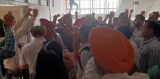 ਮੋਹਾਲੀ : ਡੀਪੀਆਈ ਦਫਤਰ ’ਚ ਵੜੇ ਪ੍ਰਦਰਸ਼ਨਕਾਰੀ ਸਿੱਖਿਅਕ, ਸਰਕਾਰ ਤੇ ਸਿੱਖਿਆ ਵਿਭਾਗ ਖਿਲਾਫ ਲਗਾਏ ਨਾਅਰੇ