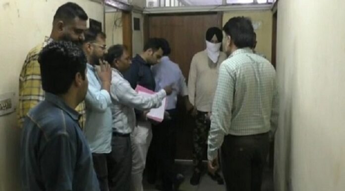 ਲੁਧਿਆਣਾ : ਨਗਰ ਸੁਧਾਰ ਟਰੱਸਟ ਦੀ EO ਤੇ ਜੂਨੀਅਰ ਸਹਾਇਕ ਰਿਸ਼ਵਤ ਲੈਣ ਦੇ ਦੋਸ਼ ‘ਚ ਵਿਜੀਲੈਂਸ ਅੜਿੱਕੇ