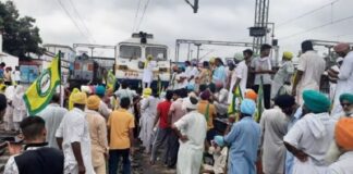 ਪੰਜਾਬ ‘ਚ ਚੱਕਾ ਜਾਮ, ਸੜਕਾਂ ਤੇ ਰੇਲ ਟ੍ਰੈਕਾਂ ‘ਤੇ ਡਟੇ ਕਿਸਾਨ, ਸ਼ਹੀਦ ਊਧਮ ਸਿੰਘ ਨੂੰ ਦਿੱਤੀ ਸ਼ਰਧਾਂਜਲੀ