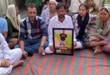 ਜਲੰਧਰ : ਘੇਰ ਕੇ ਤੇਜ਼ਧਾਰ ਹਥਿਆਰਾਂ ਨਾਲ ਵੱਢੇ ਮੁਸਲਿਮ ਨੌਜਵਾਨ ਦੀ ਹਸਪਤਾਲ ‘ਚ ਮੌਤ, ਪਰਿਵਾਰ ਨੇ ਕਿਹਾ- ਦੋਸ਼ੀਆਂ ਦੀ ਗ੍ਰਿਫਤਾਰੀ ਤੱਕ ਨਹੀਂ ਕਰਾਂਗੇ ਸਪੁਰਦ-ਏ-ਖਾਕ