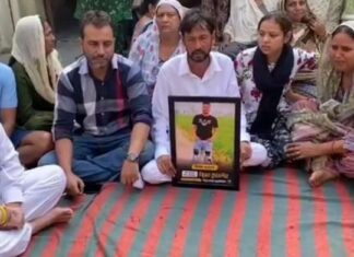 ਜਲੰਧਰ : ਘੇਰ ਕੇ ਤੇਜ਼ਧਾਰ ਹਥਿਆਰਾਂ ਨਾਲ ਵੱਢੇ ਮੁਸਲਿਮ ਨੌਜਵਾਨ ਦੀ ਹਸਪਤਾਲ ‘ਚ ਮੌਤ, ਪਰਿਵਾਰ ਨੇ ਕਿਹਾ- ਦੋਸ਼ੀਆਂ ਦੀ ਗ੍ਰਿਫਤਾਰੀ ਤੱਕ ਨਹੀਂ ਕਰਾਂਗੇ ਸਪੁਰਦ-ਏ-ਖਾਕ