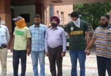 ਗਾਇਕ ਮਨਕੀਰਤ ਔਲਖ ਦਾ ਗਨਮੈਨ ਤੇ ਇੱਕ ਕਾਂਸਟੇਬਲ 5 ਗ੍ਰਾਮ ਹੈਰੋਇਨ ਤੇ 19 ਹਜ਼ਾਰ ਰੁਪਏ ਸਣੇ ਐੱਸਟੀਐੱਫ ਵਲੋਂ ਗ੍ਰਿਫ਼ਤਾਰ