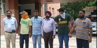 ਗਾਇਕ ਮਨਕੀਰਤ ਔਲਖ ਦਾ ਗਨਮੈਨ ਤੇ ਇੱਕ ਕਾਂਸਟੇਬਲ 5 ਗ੍ਰਾਮ ਹੈਰੋਇਨ ਤੇ 19 ਹਜ਼ਾਰ ਰੁਪਏ ਸਣੇ ਐੱਸਟੀਐੱਫ ਵਲੋਂ ਗ੍ਰਿਫ਼ਤਾਰ
