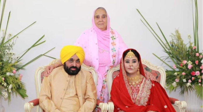 ਮਾਤਾ ਹਰਪਾਲ ਕੌਰ ਨੇ ਨੂੰਹ ਤੇ ਪੁੱਤ ਨੂੰ ਦਿੱਤਾ ਆਸ਼ੀਰਵਾਦ