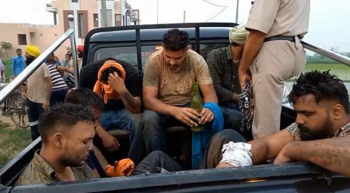 ਗੁਰਦਾਸਪੁਰ : ਕਬੱਡੀ ਖਿਡਾਰੀ ਦੇ ਘਰ ਤਾਬੜਤੋੜ ਫਾਇਰਿੰਗ, ਪਿੰਡ ਵਾਲਿਆਂ ਨੇ ਹਮਲਾਵਰਾਂ ਨੂੰ ਫੜ ਕੇ ਕੀਤੀ ਛਿੱਤਰ ਪਰੇਡ