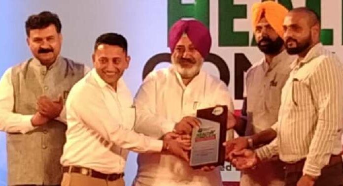 ਹੈਲਥ ਕੌਨਕਲੇਵ ‘ਚ ਨੇਵਲ ਅਮ੍ਰਿਤ ਆਯੁਰਵੈਦਿਕ ਦਵਾਈ ਨੂੰ Excellence in Ayurvedic Treatment ਅਵਾਰਡ