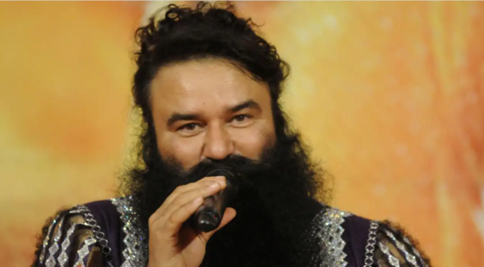 ‘ਪਾਪ ਛੁਪਾ ਕੇ, ਪੁੰਨ ਦਿਖਾ ਕੇ’ ਰਾਮ ਰਹੀਮ ਨੇ ਕੱਢਿਆ ਨਵਾਂ ਗਾਣਾ, ਲੋਕ ਕਰ ਰਹੇ ਕੁਮੈਂਟ, ਤੁਸੀਂ ਵੀ ਸੁਣੋਂ