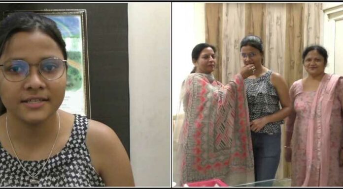 ਪੰਜਾਬ ‘ਚੋਂ ਟੌਪ ਕਰਨ ਵਾਲੀ ਮੋਕਸ਼ਾ ਦੀ ਮਾਂ ਚਾਹੁੰਦੀ ਸੀ ਕਿ ਅਖ਼ਬਾਰਾਂ ਤੇ ਚੈਨਲਾਂ ‘ਚ ਉਨ੍ਹਾਂ ਦੇ ਬੱਚਿਆਂ ਦੀਆਂ ਫੋਟੋਆਂ ਤੇ ਇੰਟਰਵਿਊ ਚੱਲੇ