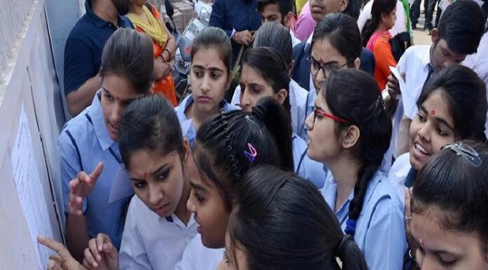 ਜਲੰਧਰ : ਅੱਪਰੇ ਦੀ ਰਹਿਣ ਵਾਲੀ ਭੂਮਿਕਾ 10ਵੀਂ ਦੇ ਨਤੀਜਿਆਂ ‘ਚੋਂ ਜ਼ਿਲ੍ਹੇ ‘ਚ ਟੌਪ, 7 ਵਿਦਿਆਰਥੀਆਂ ਨੇ ਬਣਾਈ ਮੈਰਿਟ ਲਿਸਟ ‘ਚ ਥਾਂ