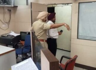 ਜਲੰਧਰ ਦੇ ਇੰਡਸਟਰੀ ਏਰਿਆ ਦੀ ਯੂਕੋ ਬੈਂਕ ਚੋਂ ਲੁਟੇਰਿਆਂ ਨੇ ਹਥਿਆਰਾਂ ਦੇ ਜ਼ੋਰ ‘ਤੇ ਲੁੱਟੇ 15 ਲੱਖ ਰੁਪਏ