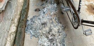 ਆਗਰਾ : ਛੇੜਛਾੜ ਤੋਂ ਤੰਗ 4 ਭੈਣਾਂ ਨੇ ਨੌਜਵਾਨ ਦੀ ਕੁੱਟ-ਕੁੱਟ ਕੇ ਕੀਤੀ ਹੱਤਿਆ, ਕਈ ਘੰਟੇ ਗਲੀ ‘ਚ ਪਈ ਰਹੀ ਲਾਸ਼