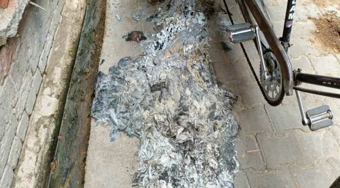 ਆਗਰਾ : ਛੇੜਛਾੜ ਤੋਂ ਤੰਗ 4 ਭੈਣਾਂ ਨੇ ਨੌਜਵਾਨ ਦੀ ਕੁੱਟ-ਕੁੱਟ ਕੇ ਕੀਤੀ ਹੱਤਿਆ, ਕਈ ਘੰਟੇ ਗਲੀ ‘ਚ ਪਈ ਰਹੀ ਲਾਸ਼