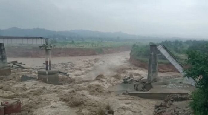 ਹਿਮਾਚਲ ਨੂੰ ਪੰਜਾਬ ਨਾਲ ਜੋੜਨ ਵਾਲਾ ਚੱਕੀ ਰੇਲਵੇ ਪੁਲ ਟੁੱਟਿਆ, ਤੇਜ਼ ਮੀਂਹ ਕਾਰਨ ਵਹਿ ਗਿਆ ਪਿੱਲਰ